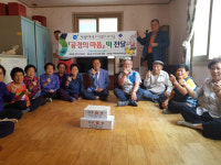 거제 옥포2동 주민자치위, 경로당 13곳에 떡 전달