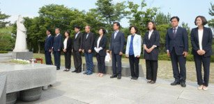 민주당 진주지역 당선자, 진양호 충혼탑 참배