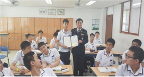 마산동부서, 현금 가방 찾아준 학생 감사장 수여