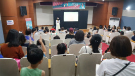 고향의 봄 도서관, 인형극 빨간모자 성황