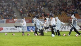 진주 경기 보자 모처럼 흥겨운 축구팬