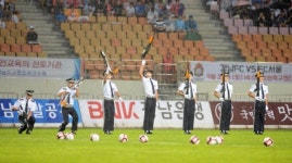 진주 경기 보자 모처럼 흥겨운 축구팬