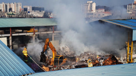 진주 상평공단 폐지수거 재활용업체서 화재