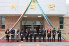 함안 아라초, 강당 개관식