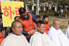 삼성교통 삭발식…끝까지 싸우겠다