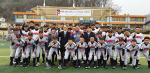 이만수 감독, 합천야로중 야구부 방문