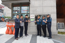 진해署, 범죄예방 우수시설 인증패 수여