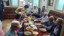 거제 하청면 지사보협, 어르신에 짜장면 대접