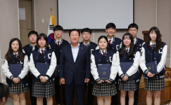 (재)함안군장학재단 하반기 장학증서 수여