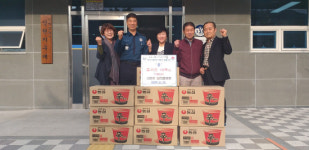 거제시 고현동발전협의회 신현지구대에 컵라면 전달