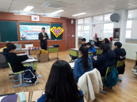 함안 칠서초교 우리끼리의 졸업식 호평