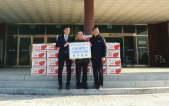 이가앤쿡, 거창 사회복지시설에 사과 50박스 기부