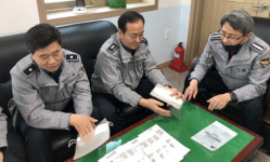 거제경찰서장, 마스크 케이스 배부