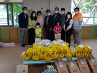 하동군 금성면청년회, 원아·어린이에 작은 선물