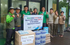 하이트진로, 지리산국립공원 중산리안내소 성품 전달