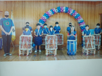 의령문화원 송진호씨, 낙서초교 국악복 기증