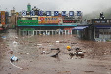 물 빠진 화개장터 허탈감만…