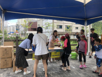 창원 현동 자생단체協, 물놀이장 개장 기념품 제공