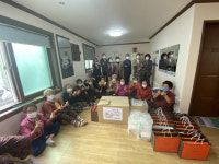 통영 도천동주민자치위, 13개소 경로당에 건강떡 꾸러미
