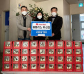 홈플러스 마산점 학대피해아동에 크리스마스 케이크 전달