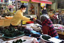 조규일 진주시장, 전통시장 방문 상인 격려