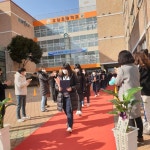 함안 호암초, 화훼농가와 상생하는 블렌디드 졸업식