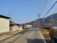 거창 신원면 세안마을 앞 도로 공사차량으로 사고 위험 상존