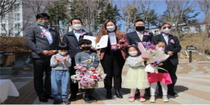부산시 적극행정 우수공무원, 시민 감사패 받아