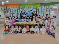 진주더퍼스트어린이집, 천사저금통 전달