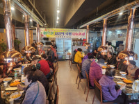 한양화로 삼천포점, 어르신들에 국밥 제공