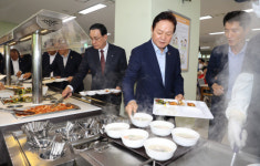 경남도, 안전한 수산물 소비촉진 행사 실시