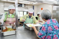 창원 진해구, 무료급식 봉사·자원봉사활동 격려
