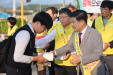 고성군, 등굣길 청소년 대상 유해환경 예방 캠페인 활동