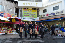 진주시의회, 복지시설 찾아 위문품 전달