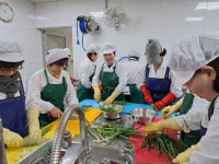 진주신안동새마을부녀회, 종합복지관 식당 봉사