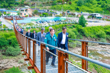 산청군 지리산 내대에 출렁다리 명물 지었소