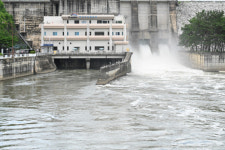 장맛비에 남강댐 본류 수문 개방