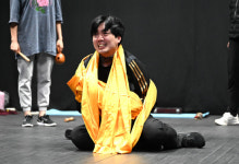 열정 가득한 극단 현장 강목발이 연습 현장