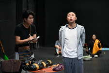 열정 가득한 극단 현장 강목발이 연습 현장