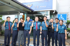 경남경찰청장, 범인 검거 경찰관 표창 수여