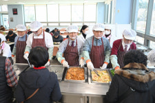 경남도의회 문화복지위원회, 경로식당 봉사활동 진행