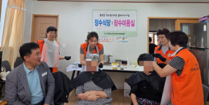 머리 염색하고 국수 한 그릇…풍호동 어르신 찾아가는 일상 돌봄