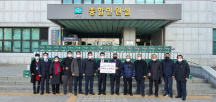 부천의 소외된 이들 위해 교회가 모은 라면 전달