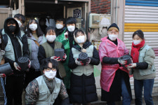 삼덕교회, 노인돌봄센터와 함께 연탄 나눔