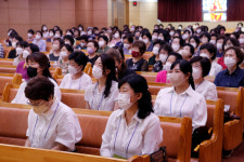 권사님, 가정예배 드리고 영적으로 가볍게 살아가세요