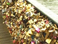 사랑의 자물쇠 센강 다리 난간 붕괴