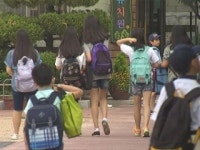 다시 열린 교문…여전히 불안