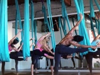 [충전업 25회] S라인 만드는 이색 요가가 뜬다!