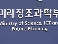 출장 중 산하기관 직원에게 아들 영어 숙제 시켜 논란