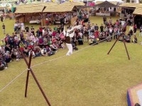 코로나 시름 줄타기로 훨훨...주말공연 시작